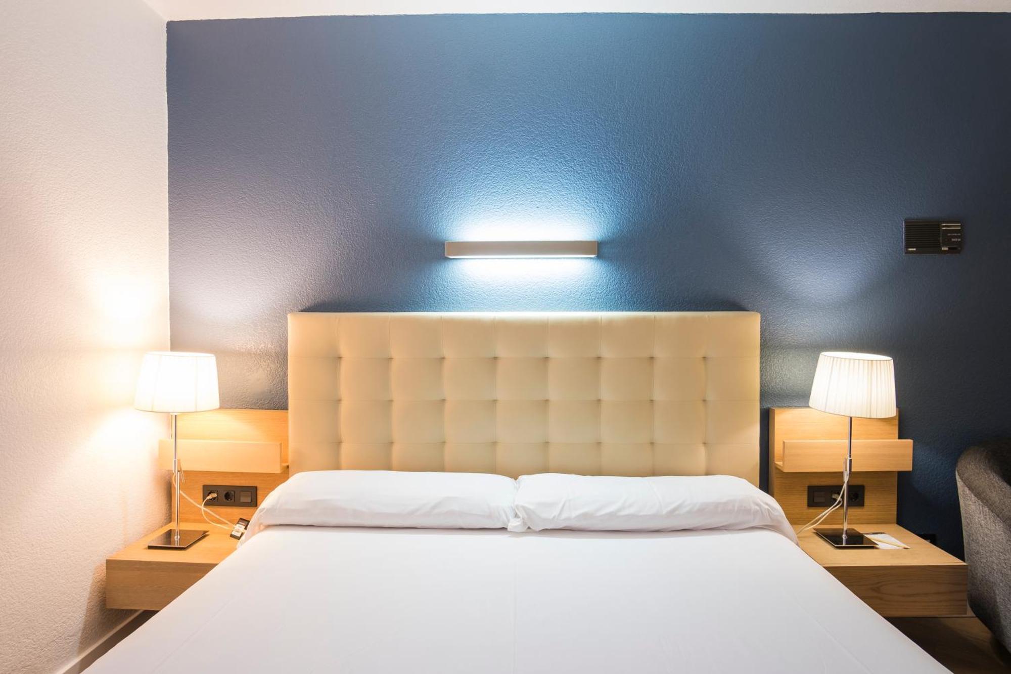 โฮเทล อปาร์ตาเมนโตส ดอน การ์โลส Hotel ซานตานเดร์ ภายนอก รูปภาพ